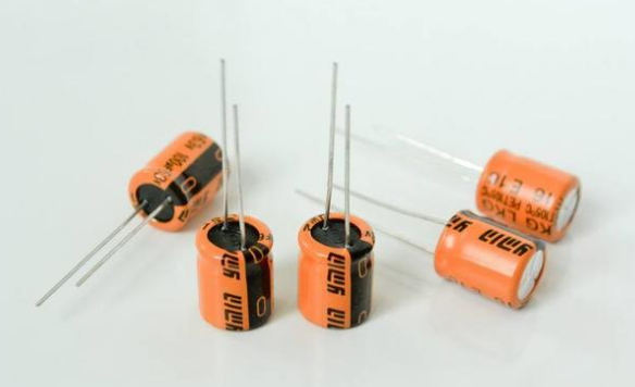 「NIPPON CHEMI-CON」電解電容極性接錯會爆炸，如何避免？